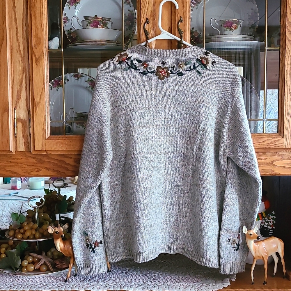 FASHION BUG SWEATER ~🎊HP🎊 - Picture 3 of 3
